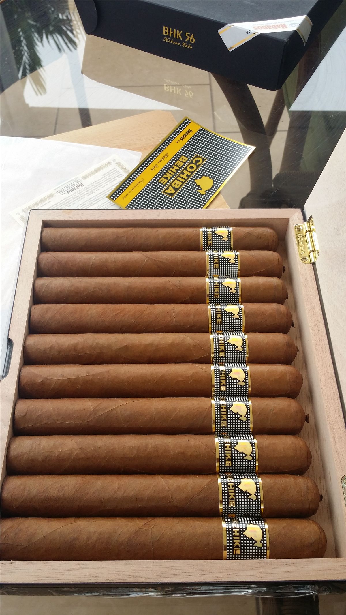 Box xì gà đã mở giá còn bao nhiêu?